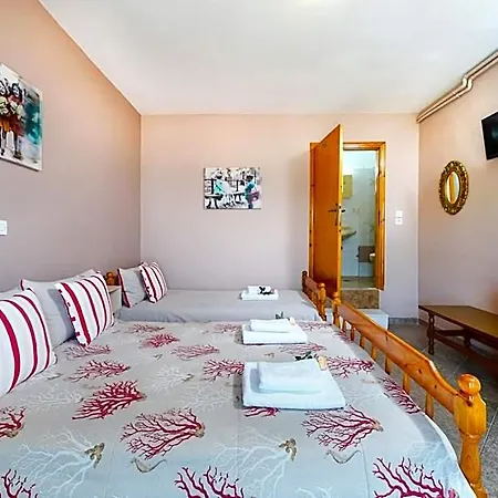Athanasia Hotel *